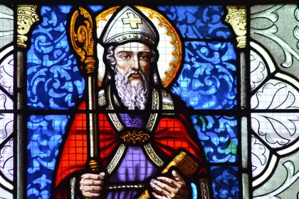 St. Martin in einem Buntglasfenster