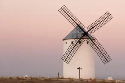 Windmühle in der Dämmerung